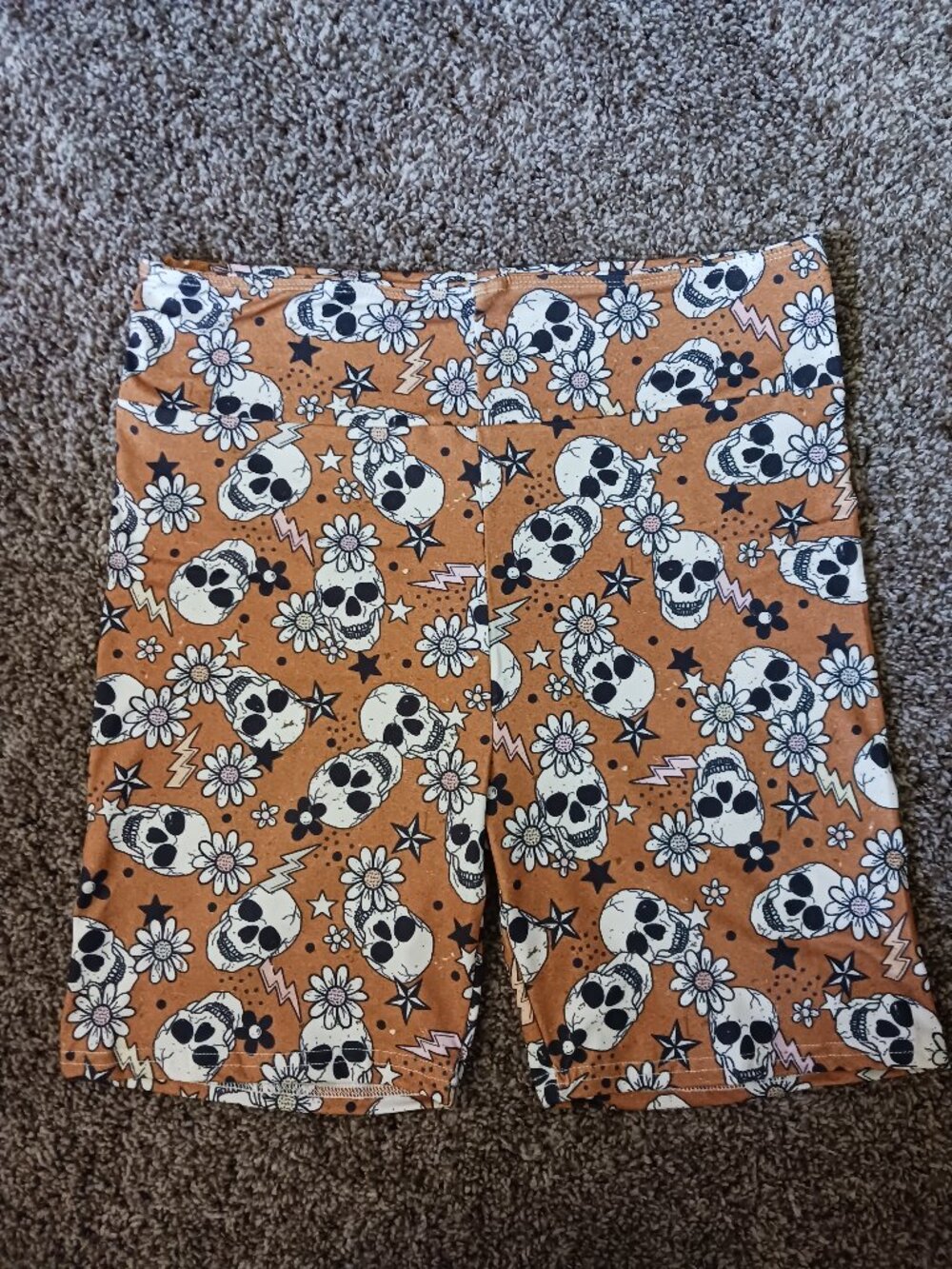 NWOT Women's biker shorts L